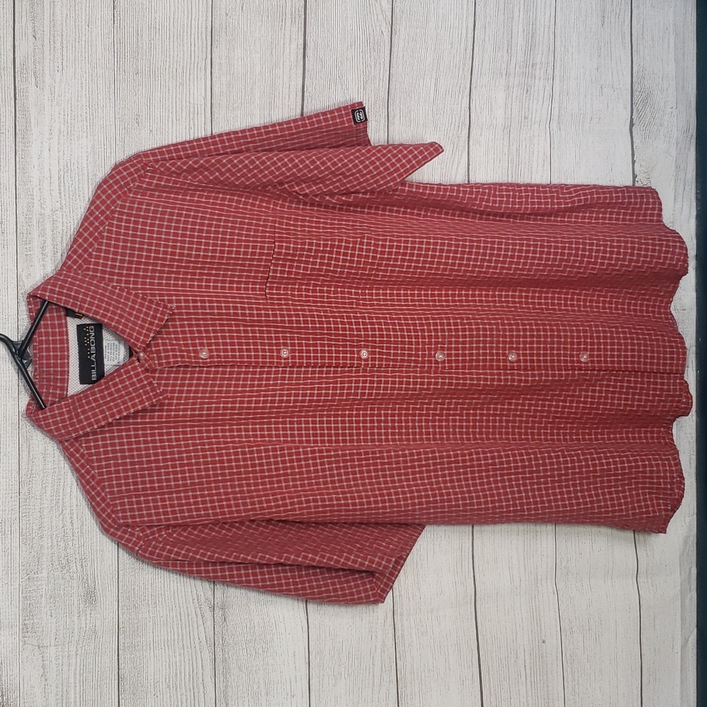 Billabong short sleeve button down shirt